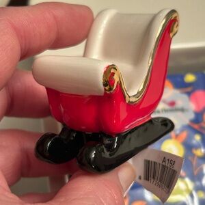 Festive Red and White Sleigh Mini A198